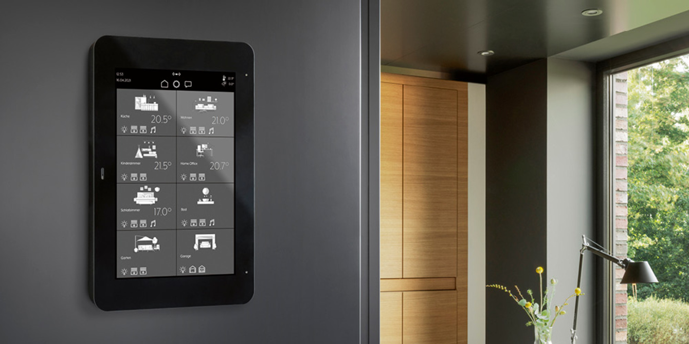 JUNG Smart Panel 8 bei Adler Elektrik A. I. UG in Würzburg