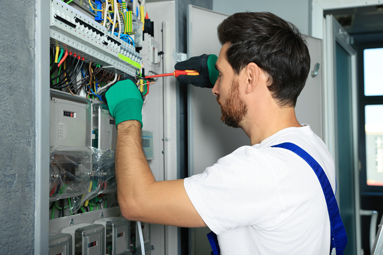 Nieder­spannungs­anlagen bei Adler Elektrik A. I. UG in Würzburg