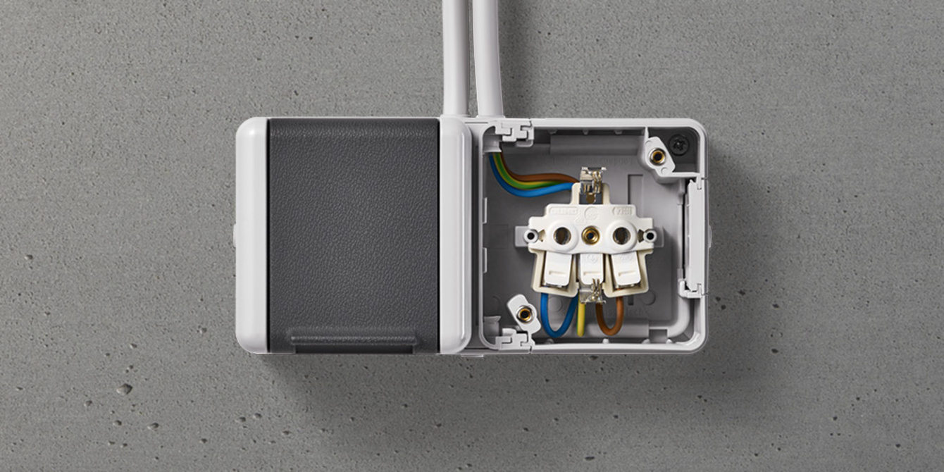 Doppelsteckdose mit Trennsteg bei Adler Elektrik A. I. UG in Würzburg